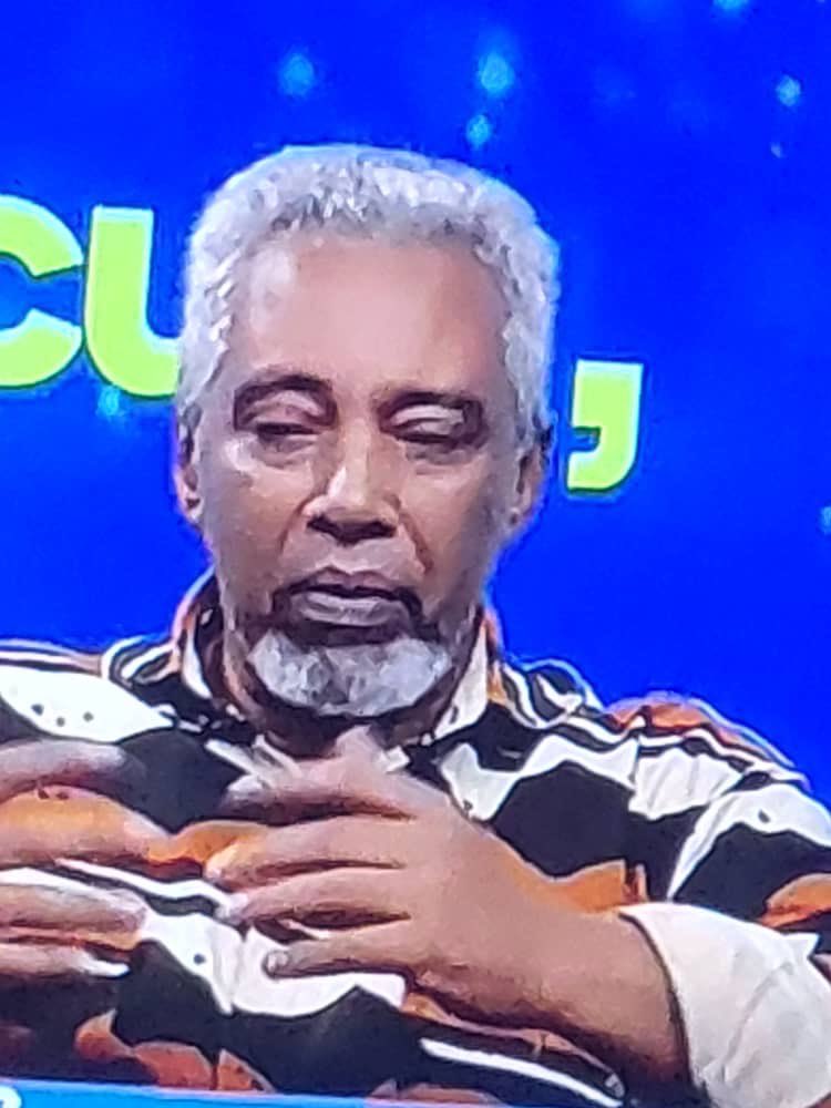 Albert Rudasimburwa qui se nomme Sugira, je le croyais Gouverneur du N-Kivu, alors il continu à jaser sur TVR. Tombola tu courais dans tout les quartiers de kgl en cherchant Nkunda,Gaseminari,je n'oublierais jamais ton article en1998 sur les Vaches de bagogwe emportaient pr RDF🇷🇼