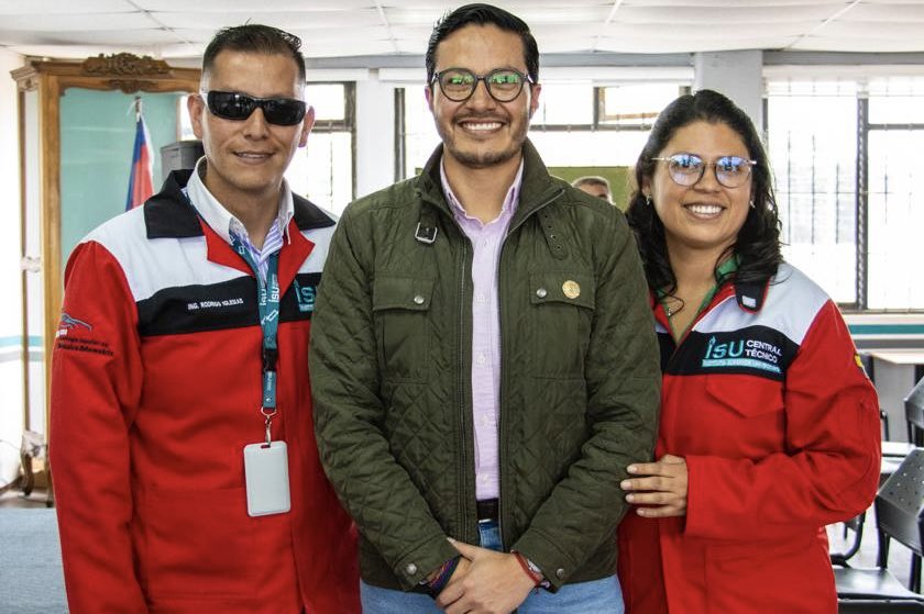 EduSuperiorEc's tweet photo. Apoyo Académico cuenta con una inversión de USD 4 millones y otorga USD 797,97 a cada estudiante, priorizando a mujeres víctimas de violencia, personas con discapacidad, deportistas de alto rendimiento, jóvenes de pueblos y nacionalidades y más. 

¡La educación es para todos! 🎓 https://t.co/3Jm4TllP7N