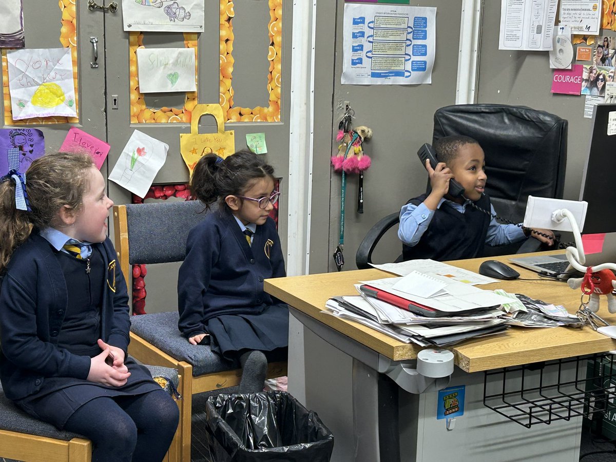 Jane_Arthur_'s tweet image. What a superb afternoon @APPrimary catching-up about school improvement priorities with M McCormick, HT &amp;amp; his DHTs too 👍🏼👍🏼👍🏼 Amazing to come across three highly skilled P1 children practising answering the phone in Ms Pinho’s office #ourfutureisinsafehands @EdISGlasgow @Doug_GCC