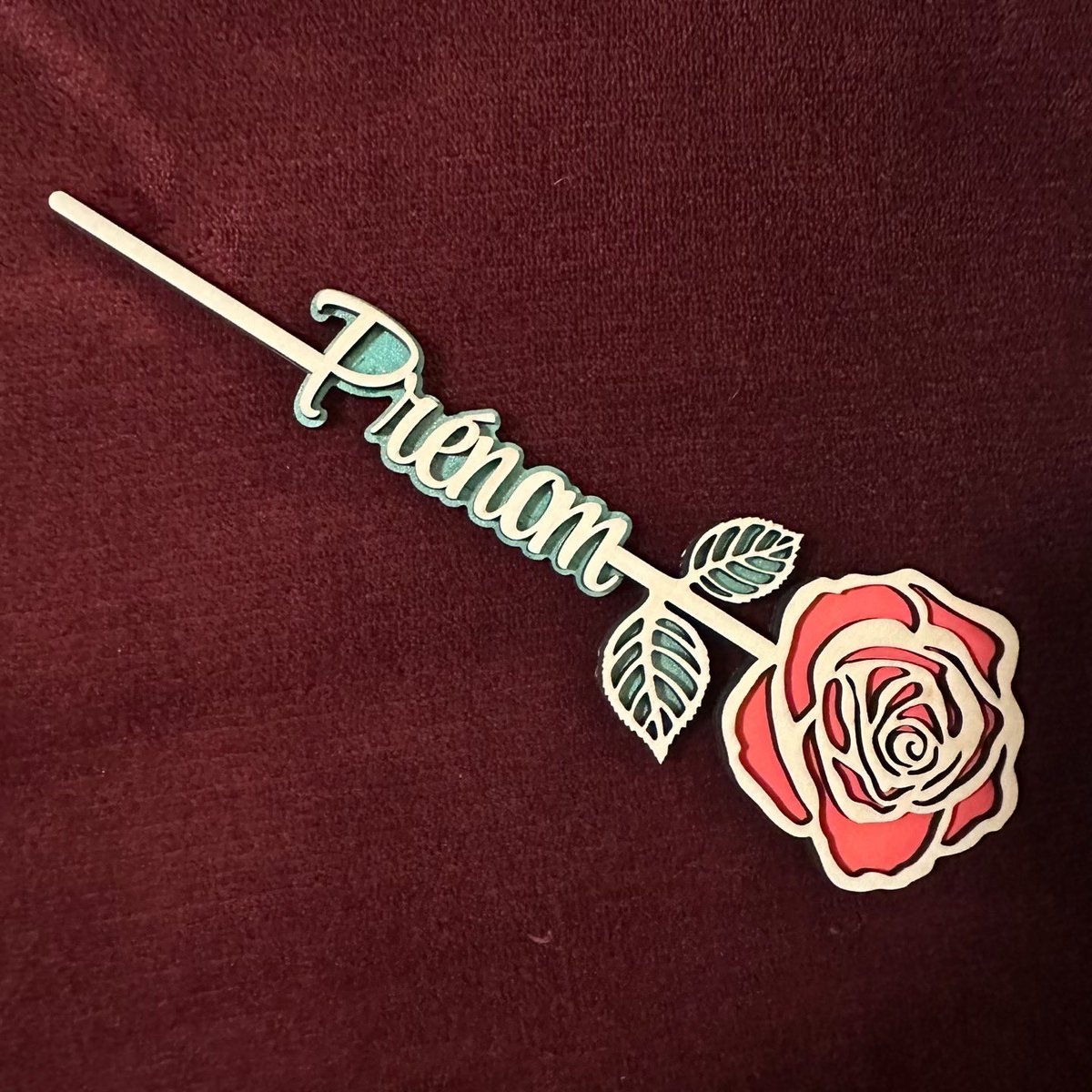 Pour la Saint-Valentin découvrez nos roses 🌹 avec prénom personnalisées !!! Bois découpé au laser 3mm et longueur 20cm au prix de 6€ 🙂 remise en main propre possible 😉 #lasercut #roses #love #saintvalentin #cadeau