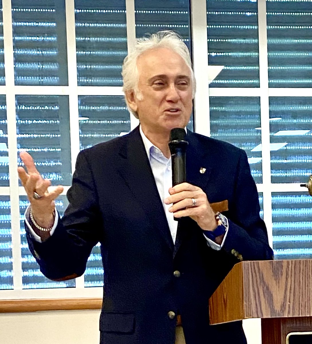 david_samore's tweet image. IT&apos;S A HUGE HONOR and pleasure to be invited to deliver a keynote presentation to teachers of Castilla y León, Spain. The topic: Leadership in the modern school! @followers
#leadership #Liderazgo #schools #teachers #profesores #escuela #languages #idiomas