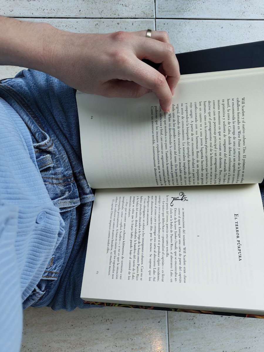 Argentida's tweet photo. Por petición del público... Abrimos hilo de los libros que vaya leyendo a lo largo de 2025. Lo siento mucho por las estanterías de mi casa, que ya no pueden más. https://t.co/RDLc5DSpo0