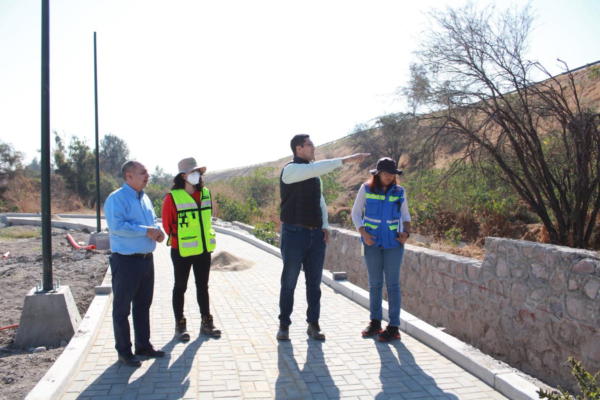 SIAP_Leon's tweet photo. Durante la mañana realizamos la supervisión de obras del #ParqueLaReserva, a fin de dar seguimiento a la mejora de este espacio.

Nos llena de alegría ver cómo va tomando vida y que pronto nuestras familias podrán disfrutar.🥅

#YoQuieroALeónMásLimpio y juntos lo podemos lograr. https://t.co/UEj8roxRQD