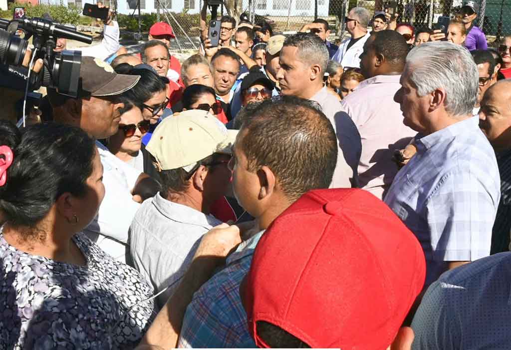 taimirsc's tweet photo. El presidente #Cuba, Miguel @DiazCanelB, visitó hoy centros de interés económico y social del municipio Sibanicú, para conocer los esfuerzos que desde los territorios se realizan frente el complejo momento que vive el país.
@Conavil_ECM 
#LatirAvileño https://t.co/lmAfTg8rE1