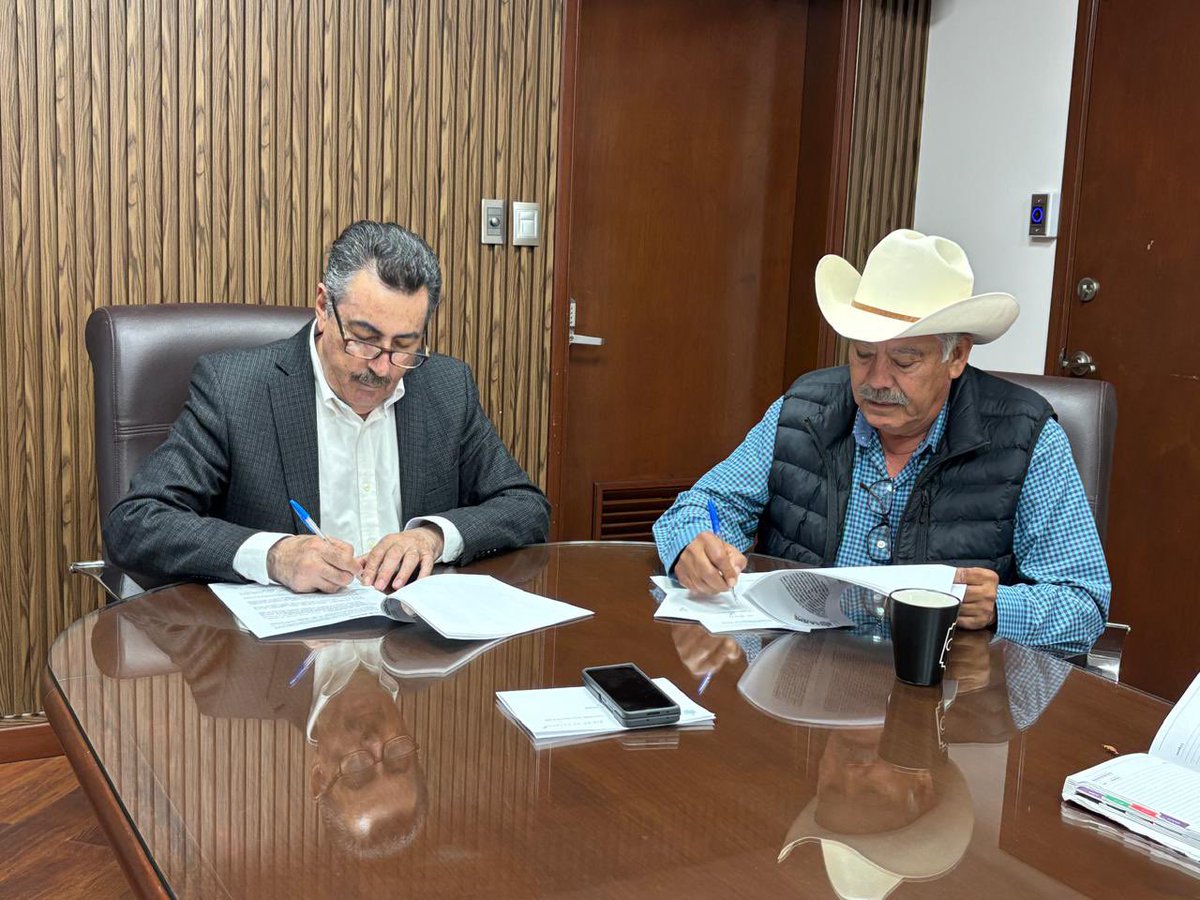 Omar Guillen Partida (@omar_gp1) on Twitter photo Un gusto ser testigo de la firma del convenio de colaboración entre el <a href="/HAytoCajeme/">H. Ayto. de Cajeme</a> representado por <a href="/JavierLamarque_/">Javier Lamarque</a> y <a href="/alcano_alianza/">Alcano Alianza</a> representado por Juan Leyva, este busca llevar ayuda a las FAMILIAS DE LOS JORNALEROS AGRÍCOLAS!! en el Sur de Sonora. ❇️URGENTES ACCIONES❇️ Un gusto ser testigo de la firma del convenio de colaboración entre el <a href="/HAytoCajeme/">H. Ayto. de Cajeme</a> representado por <a href="/JavierLamarque_/">Javier Lamarque</a> y <a href="/alcano_alianza/">Alcano Alianza</a> representado por Juan Leyva, este busca llevar ayuda a las FAMILIAS DE LOS JORNALEROS AGRÍCOLAS!! en el Sur de Sonora. ❇️URGENTES ACCIONES❇️