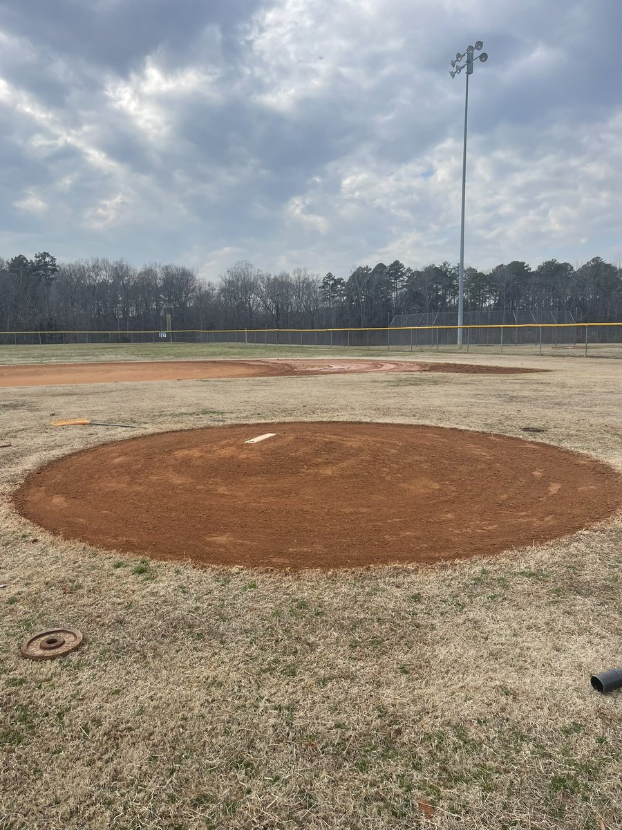 Getting work in when we can! The weather has not cooperated. Thank you Kelly Dorsett for helping out today! 
<a href="/sdwildcatsports/">SD Wildcat Athletics</a> <a href="/ctadams_3/">Chris Adams</a> <a href="/sdavidson_AD/">South Davidson Athletic Director</a> 
#wearewildcats