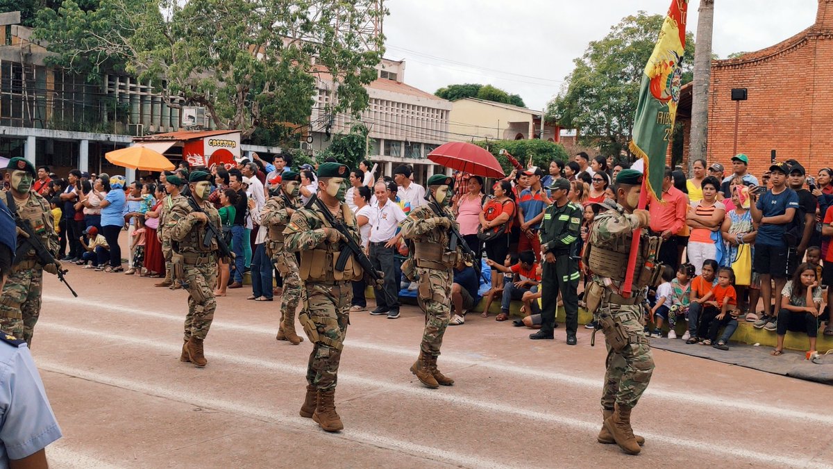 The_teniente17's tweet photo. Ejercito de Bolivia forjadores de la Patria 🇧🇴 #Militares #ejercito #Bolivia https://t.co/ZRZdEZwc6T