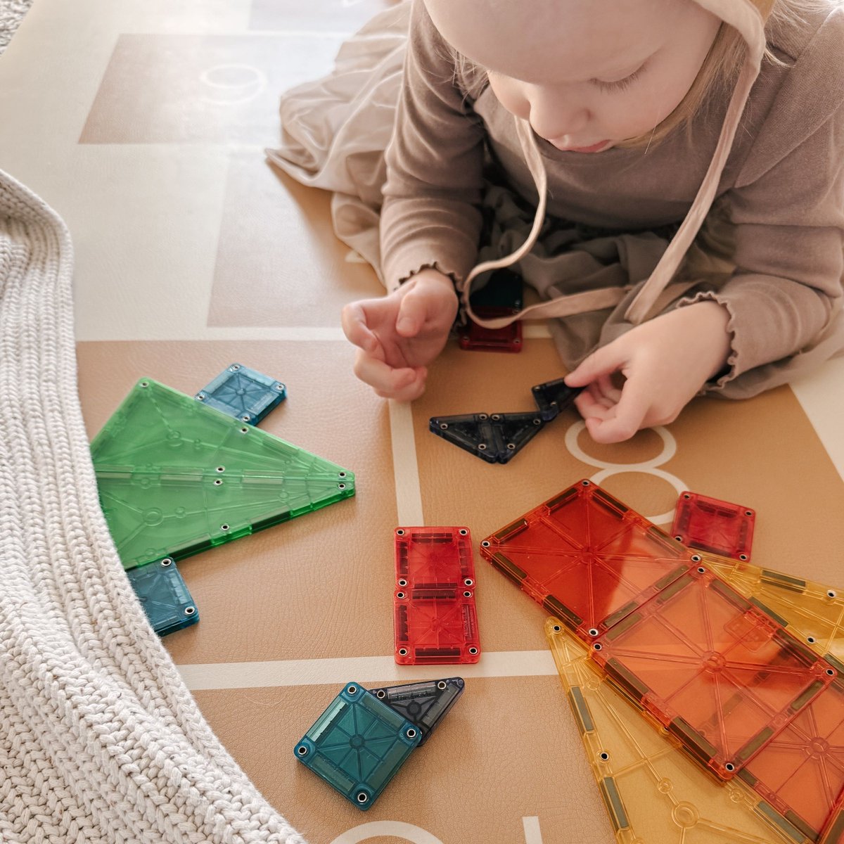 Watch your child experience the joys of open-ended play with MAGNA-TILES! There is so much to build, explore and create! ✨

#MAGNATILES #magnetictiles #educationaltoys #openendedplay