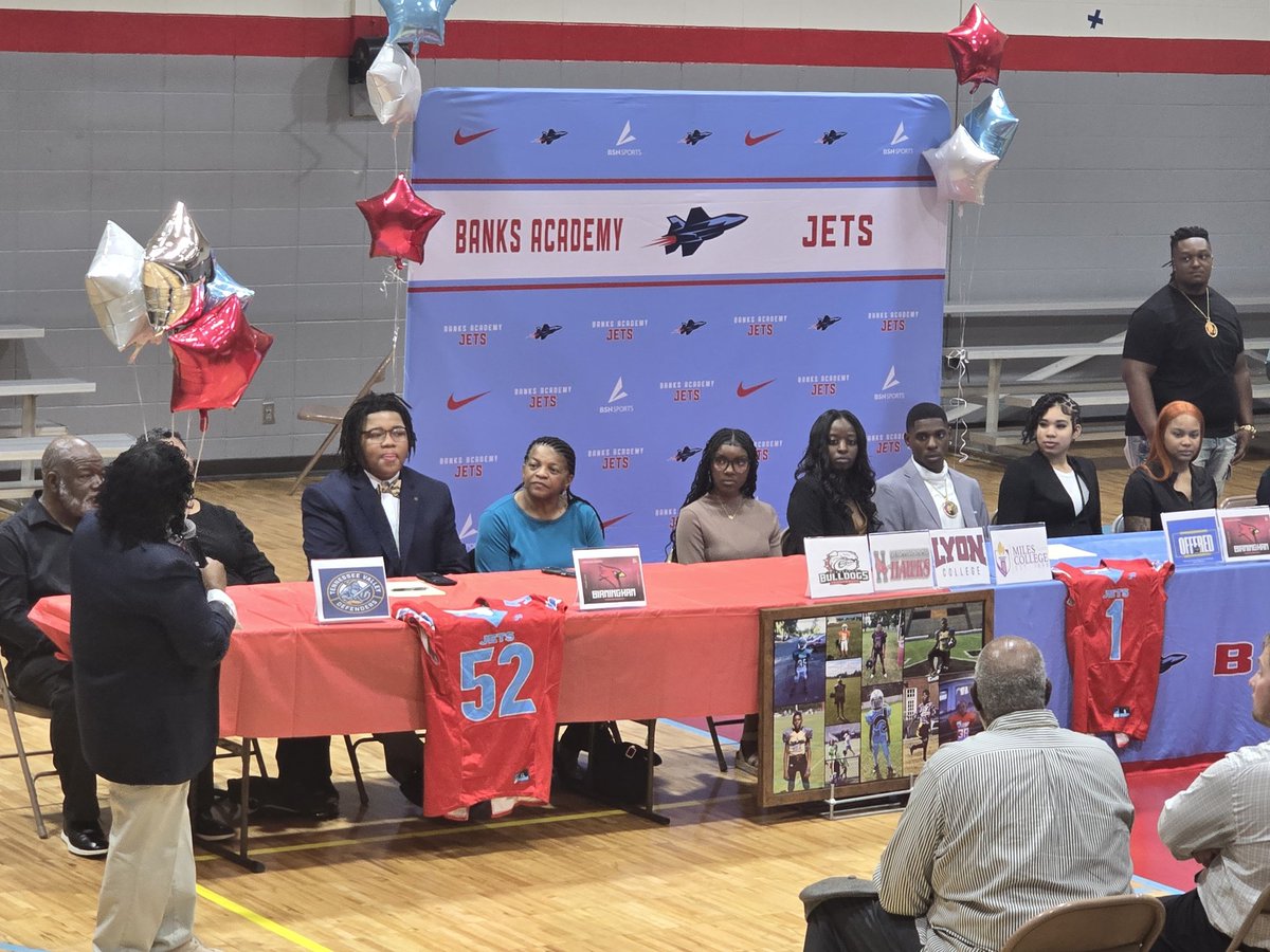 Banks Jets Football tweet media