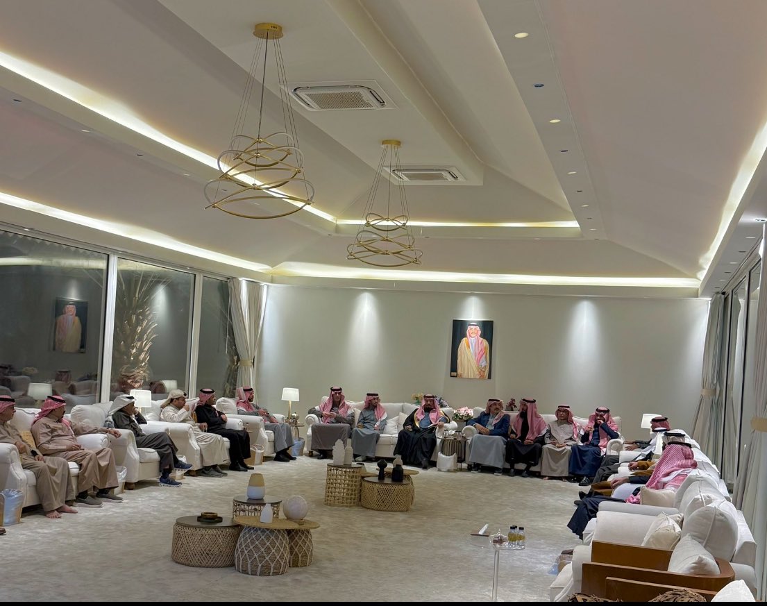 Otaibah_alhila's tweet photo. اقام الشيخ : محمد بن نايف بن جهجاه بن حميد
مأدبة عشاء على شرف الشيخ : ذعار بن ناصر العقيلي https://t.co/MLgAALFKMP