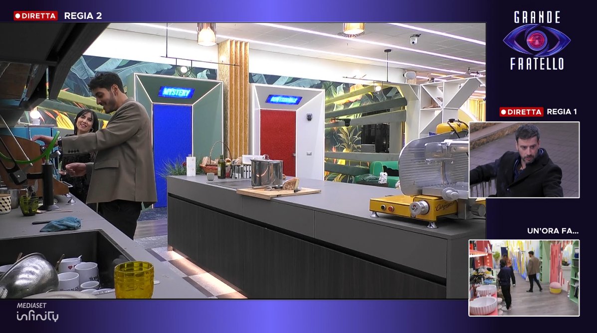 VisioneNotturna's tweet photo. ☕️ Javier si prepara un deca in vista della puntata di questa sera...
#GrandeFratello #Helevier #Amavier #Javi7 #LaFlottaJ https://t.co/g481azuKvV