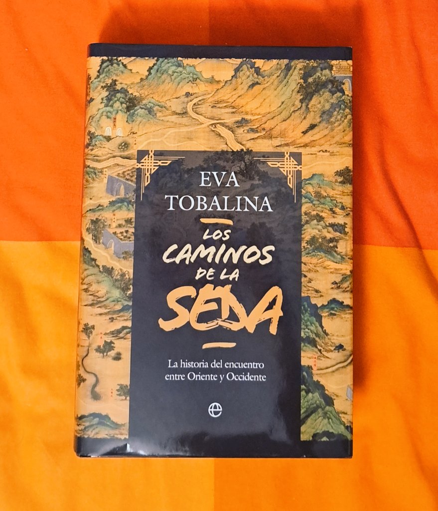 La historiadora #EvaTobalina nos guía en este épico viaje por #LosCaminosdelaSeda descubriéndonos lugares legendarios como el Egipto Ptolemaico, el Bagdad de las 1001 Noches, la China Tang o la Samarkanda de Tamerlán. Una lección magistral de historia geopolítica de Oriente🌛🐪🐛