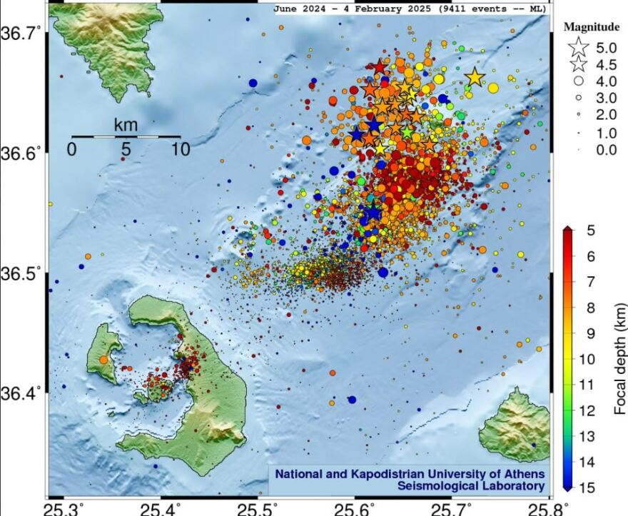 ⚠️Actualización del enjambre sísmico del entorno de la isla de Tera/Santorini:

✔️Entre el 26 de enero y el 4 de febrero se han producido más de 7700 terremotos, según apunta la Universidad de Atenas.
✔️Solo el 4 de febrero, se produjeron 1300 terremotos de magnitud>1.0