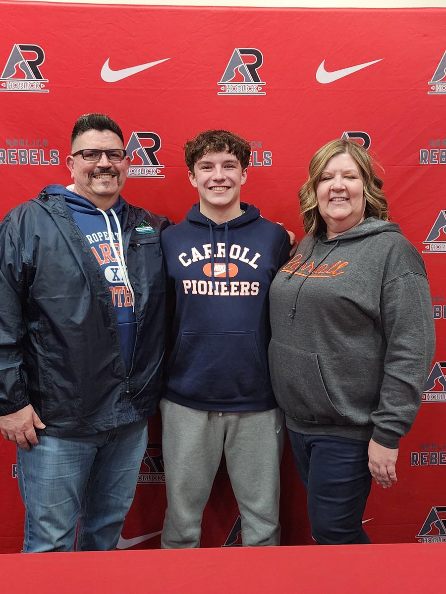 Andrew Clemons (@drewski0003) on Twitter photo Signed and Sent. It’s official!
Go PIOS! 🔵🟠
Thank you to everyone that came and supported! Rebel for life!
<a href="/CoachHolleyCU/">Garren Holley</a> <a href="/CoachBenMathias/">Ben Mathias</a> <a href="/CoachBuddah/">Mike Budziszewski</a> <a href="/piofootball/">Carroll U Football</a> #FAMILY Signed and Sent. It’s official!
Go PIOS! 🔵🟠
Thank you to everyone that came and supported! Rebel for life!
<a href="/CoachHolleyCU/">Garren Holley</a> <a href="/CoachBenMathias/">Ben Mathias</a> <a href="/CoachBuddah/">Mike Budziszewski</a> <a href="/piofootball/">Carroll U Football</a> #FAMILY