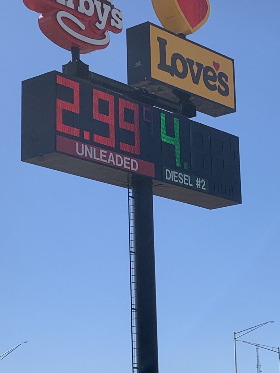 baddbart's tweet image. I love Az gas prices😊
