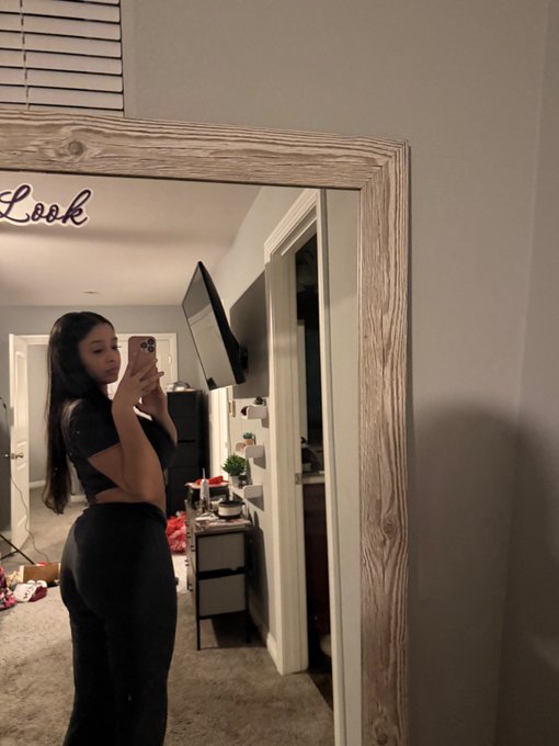 RealAlessiasworld 👑 - Hello 🙈 https://t.co/XqZiqFb6vB