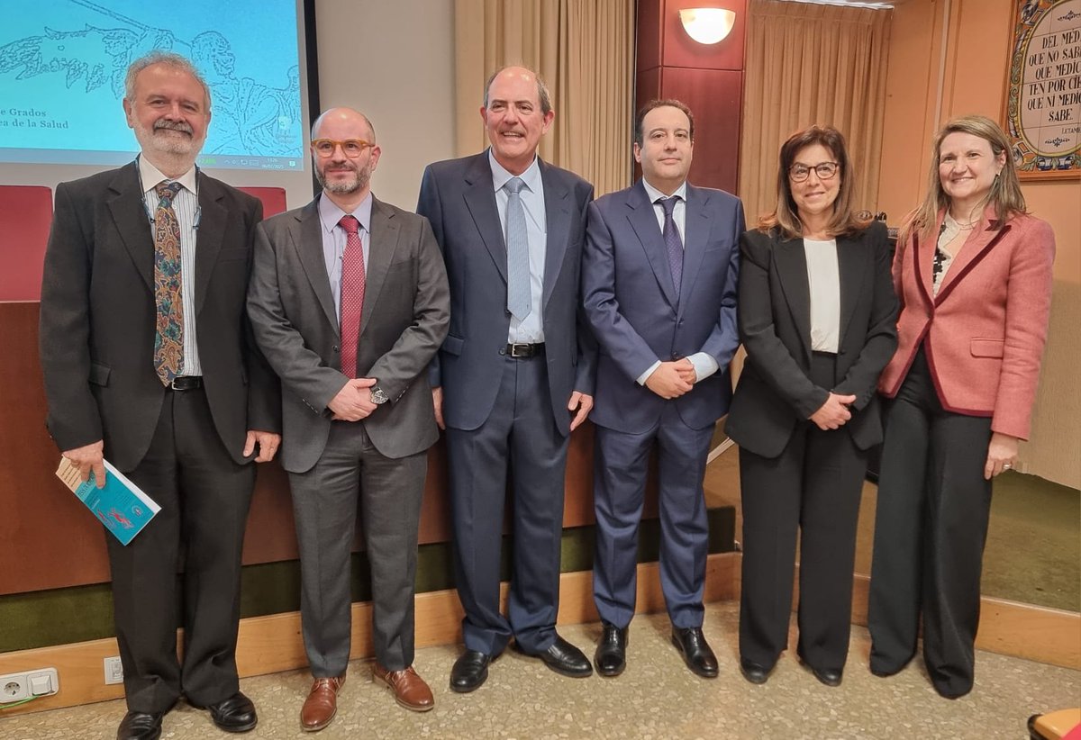 ucimacarena's tweet image. Felicidades a nuestro compañero y referente el Dr Emilio Álvarez @Emilio_mco por defender con éxito su tesis doctoral: "Cirugía de revascularización coronaria. Estudio comparativo de la revascularización con injertos arteriales y venosos frente a injertos arteriales múltiples"