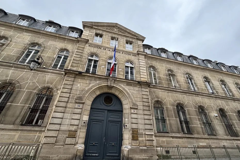 Les indépendantistes entrent en silence dans la danse des discussions sur l'avenir institutionnel de la Nouvelle-Calédonie à Paris ⤵

Ni le FLNKS, ni l'Uni-Palika ne se sont exprimés publiquement après leur rencontre avec Manuel Valls 

💻📱la1ere.francetvinfo.fr/les-independan…