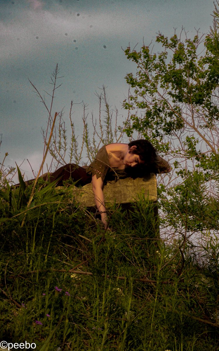 NotPeebo's tweet image. somewhere between sleeping and waking up