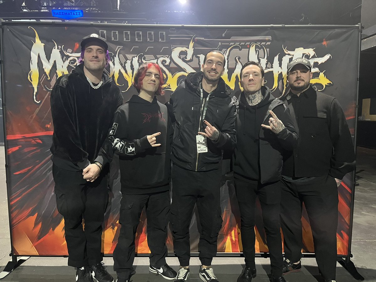 PolComa27's tweet photo. Dream complete. I meet my idols @MIWband in Barcelona.

Thanks guys for this amazing show🤘

Get well soon Chris🖤 @ChrisMotionless https://t.co/6KVSH4I2OI