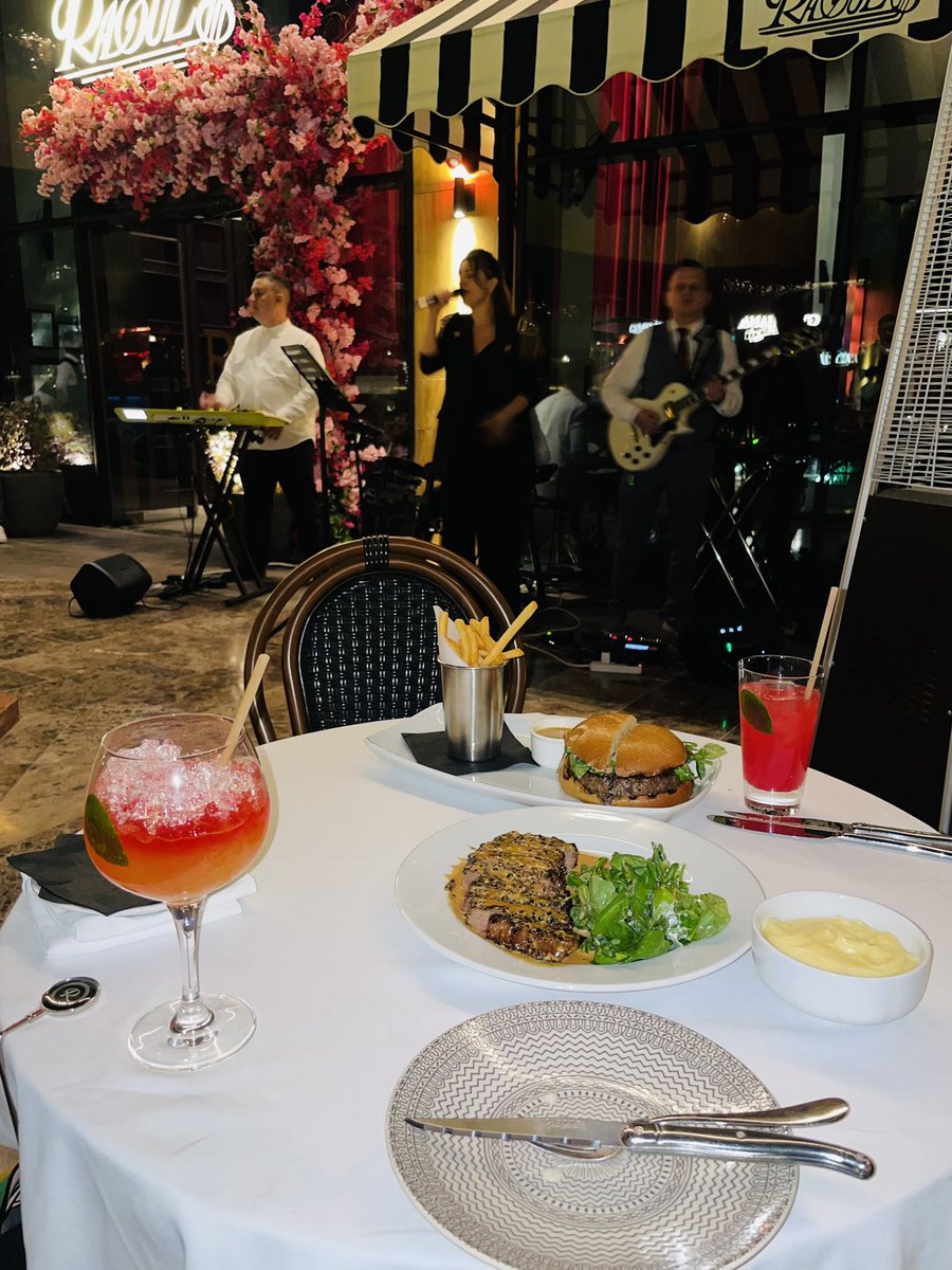 Your_71's tweet photo. افخم مطاعم الرياض😍
مكان تحسون نفسكم مسافرين واجواءه خيالية
مطعم فرنسي امريكي متخصص في الستيك والبرجر واطباق مميزة مكان يستاهل تعزم فيه احد وشيء فخم واجواء المكان ولا غلطة😂

📍مطعم Raoul's
فيا الرياض
https://t.co/Sk6s3G20Yy https://t.co/pWlk0WqPWg