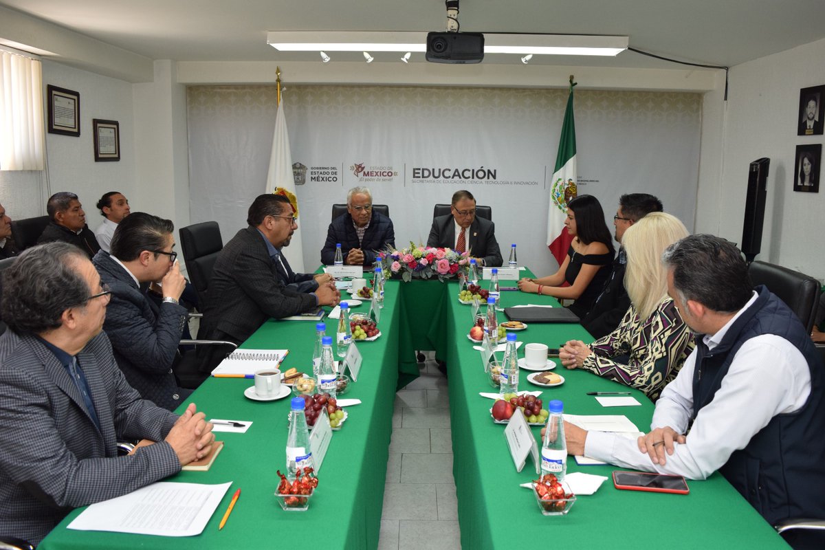 COBAEMex's tweet photo. Fortaleciendo nuestro compromiso con las y los servidores públicos. ✍���

Autoridades del #COBAEM y la #ATAYA firmaron el Convenio de Sueldo y Prestaciones para el personal académico y administrativo 🏫 .
Un paso más hacia la excelencia educativa y el bienestar.

#SomosCOBAEM https://t.co/Pkr9467Ig8