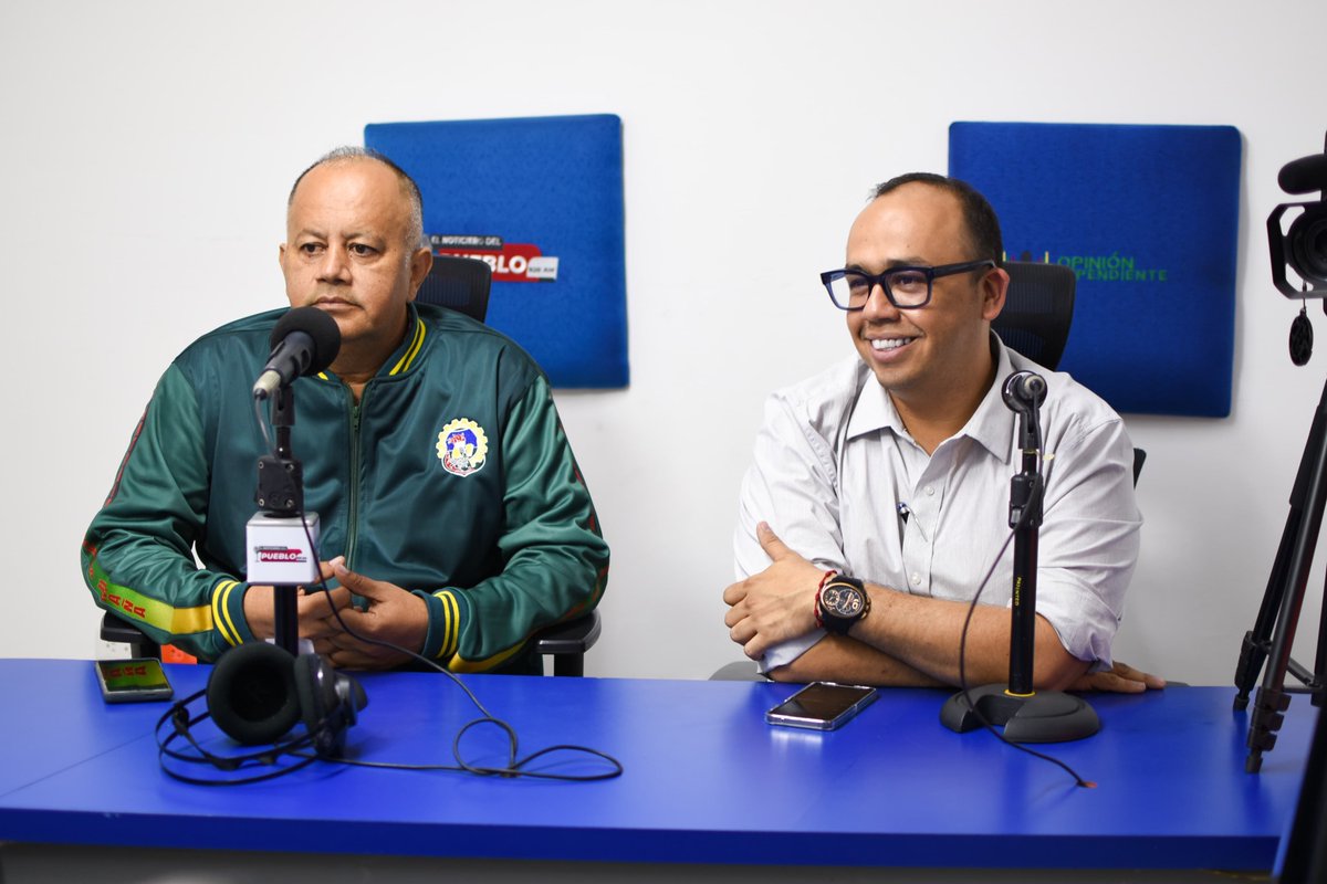 ¿Aún sin cupo escolar para tus hijos? 😮 Desde tempranas horas de la mañana nos tomamos los medios de comunicación para recordarles a los ibaguereños que están a tiempo para inscribirlos a través de ➡️ cupoescolaribague.gov.co porque #ElParcheEstáEnElCole 🏫📚¡Todos a estudiar!