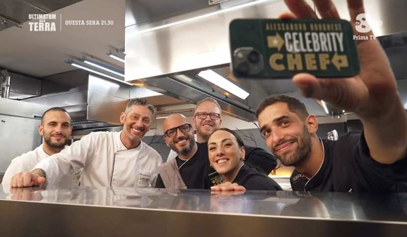 LoryMice's tweet photo. il selfie di fine programma 
 #Alecelebritychef
#incorvassi https://t.co/uegUln0Kpu