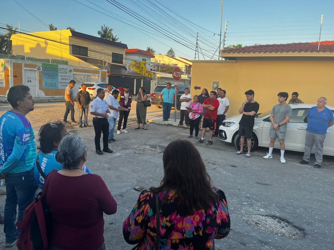 CarmenenunClick's tweet photo. #CiudadDelCarmen #PrevencióndelDelito #PolicíaMunicipalCarmen #Malibran
📣 ⏩ Crean Comité Vecinal del 𝐅𝐫𝐚𝐜𝐜𝐢𝐨𝐧𝐚𝐦𝐢𝐞𝐧𝐭𝐨 𝐌𝐚𝐥𝐢𝐛𝐫𝐚́𝐧
🚨☝🏾La 𝗨𝗻𝗶𝗱𝗮𝗱 𝗱𝗲 𝗔𝘁𝗲𝗻𝗰𝗶𝗼́𝗻 𝗮 𝗩𝗶́𝗰𝘁𝗶𝗺𝗮𝘀 𝗱𝗲 𝗩𝗶𝗼𝗹𝗲𝗻𝗰𝗶𝗮 𝘆 𝗣𝗿𝗲𝘃𝗲𝗻𝗰𝗶𝗼́𝗻 𝗱𝗲𝗹... https://t.co/ZCK58i7gmb