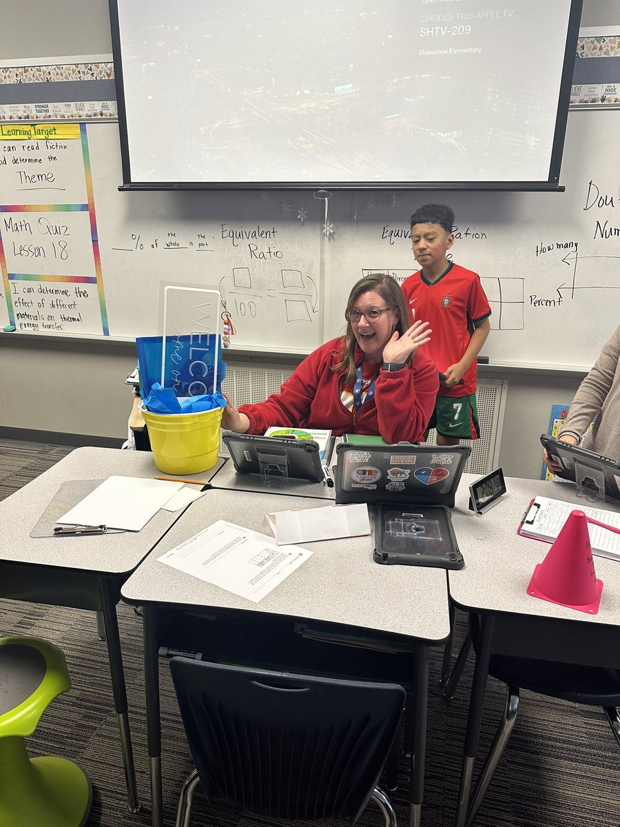 SHBison512's tweet photo. Happy 100 Days of Teaching to our new @theSMSD teachers! https://t.co/c9WgSTEV5S