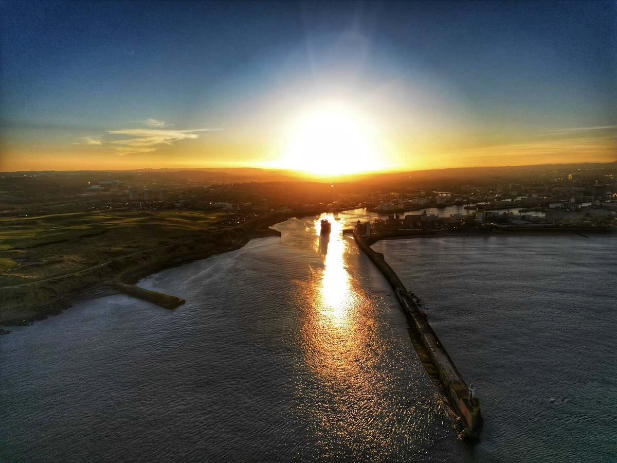 Cracking sunset over Aberdeen tonight ❤️ 🌅 🌆