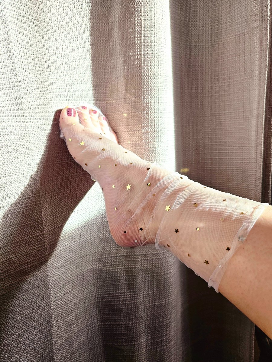 pediprincessray's tweet photo. with my feet up on the wall, I know something you could do...

#paypig #findom #footfetısh #feetworshi̇p #feetfindom #feetِ #feetphoto #pics #kik #sexyfeet #toes #nylonfetısh #socks https://t.co/A6E9CZvzfy