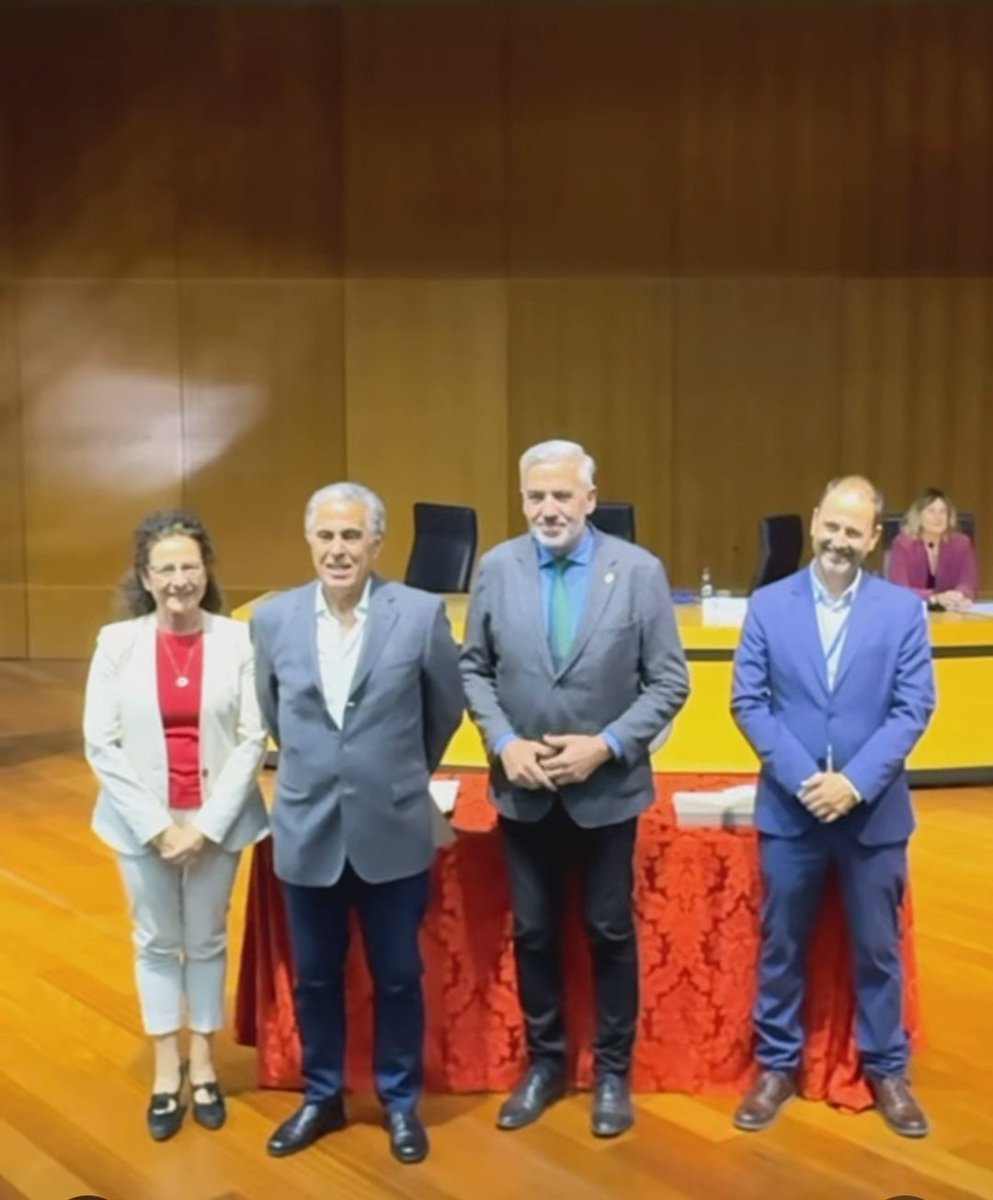 Queremos manifestar nuestro agradecimiento a Claudio Martín, quien durante muchos años fue fundamental en la administración del <a href="/DUlpgc/">Departamento de Ciencias Históricas ULPGC</a>. Hoy ha recibido un merecido homenaje por su jubilación, junto con el resto de compañeros del acto de Reconocimiento @ulpgc, <a href="/fgh_ulpgc/">FGH_ULPGC</a>