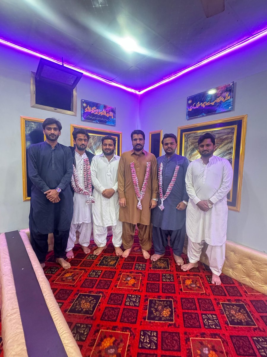 ArifBal24635918's tweet photo. #psf_jpmc_organisation_committee
 عارف بروہی کی جانب سے پیپلز یوتھ آرگنائزیشن PS 86 کے صدر #نوید_گجر اور نئے منتخب یوسی چوکنڈی پیپلز یوتھ آرگنائزیشن کے نائب صدر @ghulamHussain اور فنانس سیکرٹری #علی_رضا کو پھولوں کا ہار پہنایا گیا
#psfjpmcunit
@Bhuttoiest
@BBhuttoZardari https://t.co/KVUGRARjTf