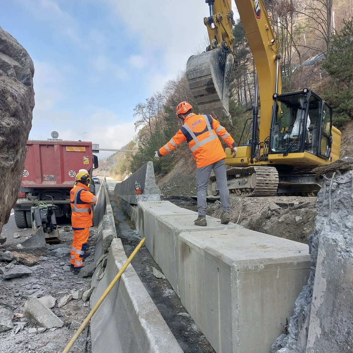 Excellent news the authorities, <a href="/Prefet73/">Préfète de la Savoie 🇫🇷</a> announced this evening that the RN90 is reopening fully, all lanes in both directions from this Friday 16.00. Thank you for the amazing job done since last Saturday. French holidays start this Saturday so it will still be very busy!