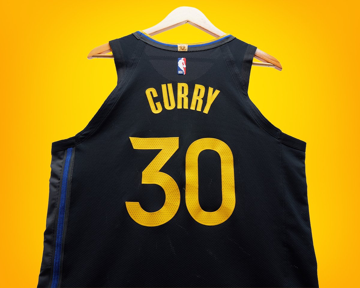 🚨Only a few hours left to bid🚨

Don't miss out on owning a piece of history—place your bid now on game-worn NBA Cup jerseys! Featuring stars like LeBron James and  Steph Curry. 

⏳🏀Check them out before it’s too late!

sothebys.com/en/buy/auction…