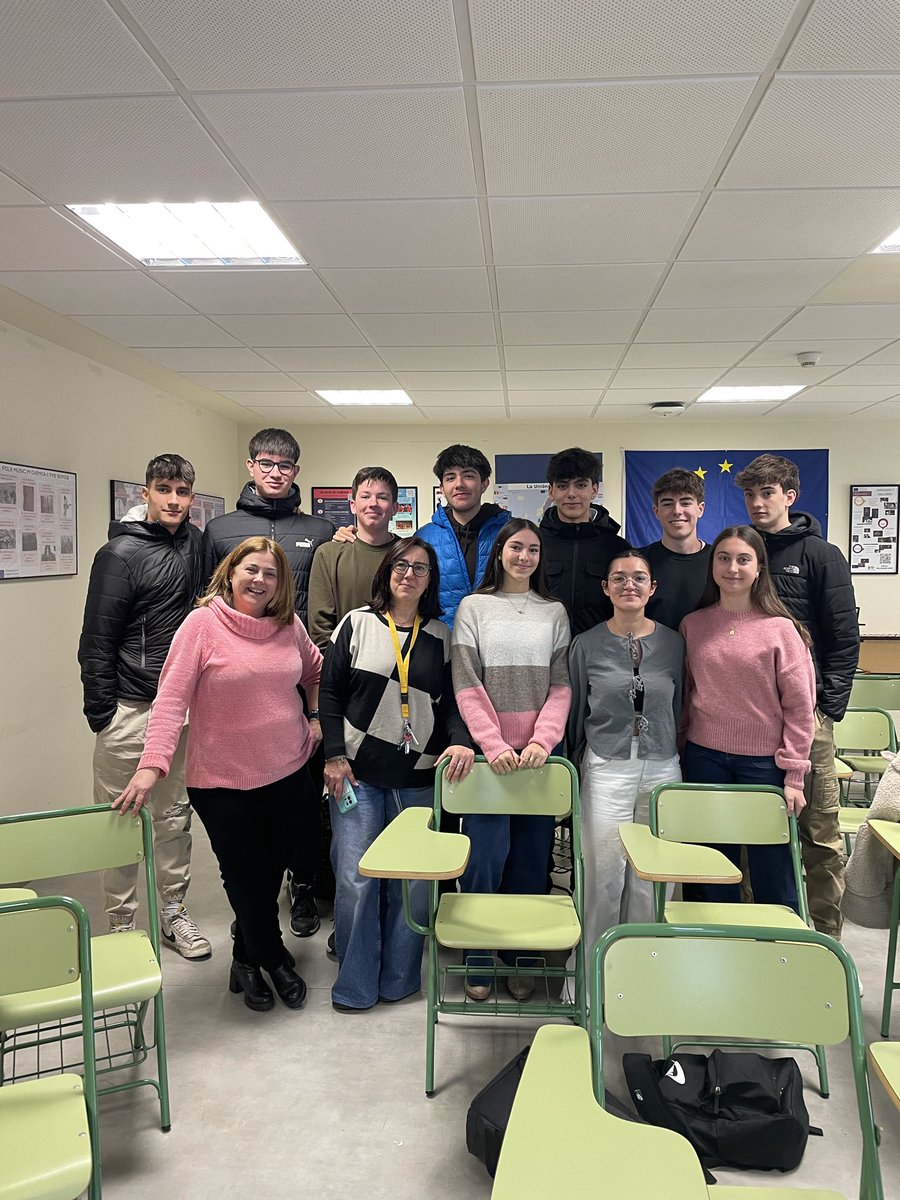 Os presentamos a nuestro nuevo equipo <a href="/EUErasmusPlus/">Erasmus+</a> del <a href="/IESALFONSOVIII/">IES ALFONSO VIII</a> para el proyecto #europanosconecta con el <a href="/LPontonniers/">Lycée International Strasbourg, Pontonniers</a> de Estrasburgo. Pieza la aventura! <a href="/sepiegob/">SEPIE</a>