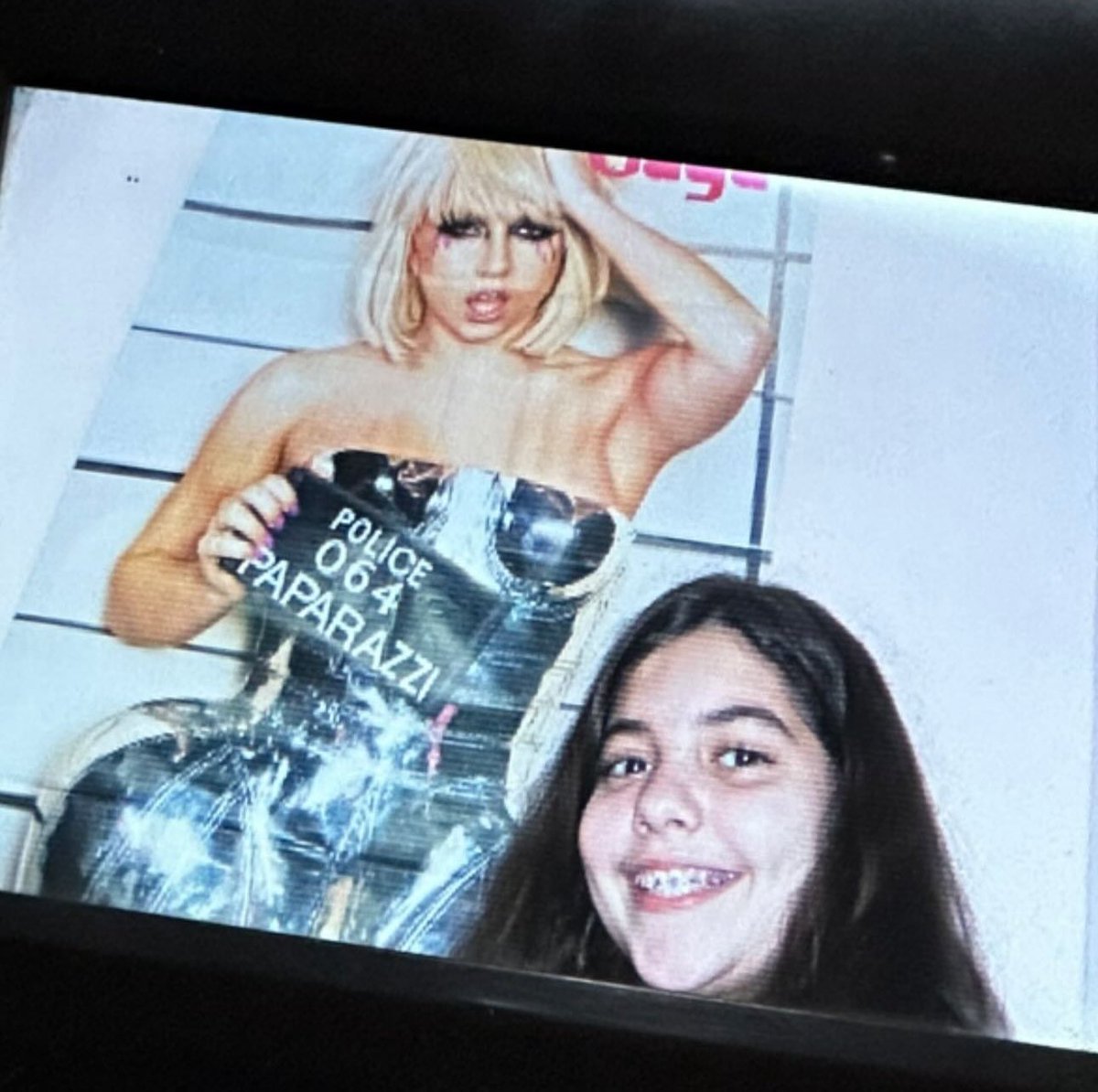 TindallGoode's tweet photo. Oi! @santander_br ♨️

Nome: Mariana 
Cidade: Pelotas - RS
Little Monster há: 15 anos

Estou viva hoje porque tive ela do meu lado. Por favor, olhem com carinho pros fãs que amam ela a tanto tempo, muitos de nós somos quem somos porque ela nos da força todos os dias 💜 https://t.co/4HUryEfDuG