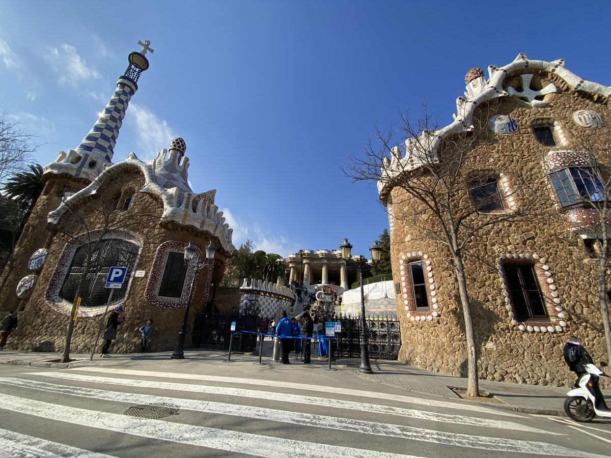 Hoy vimos el parque creado por Gaudí. <a href="/StGeorgesMFL/">St George's MFL</a> on tour #Barcelona25