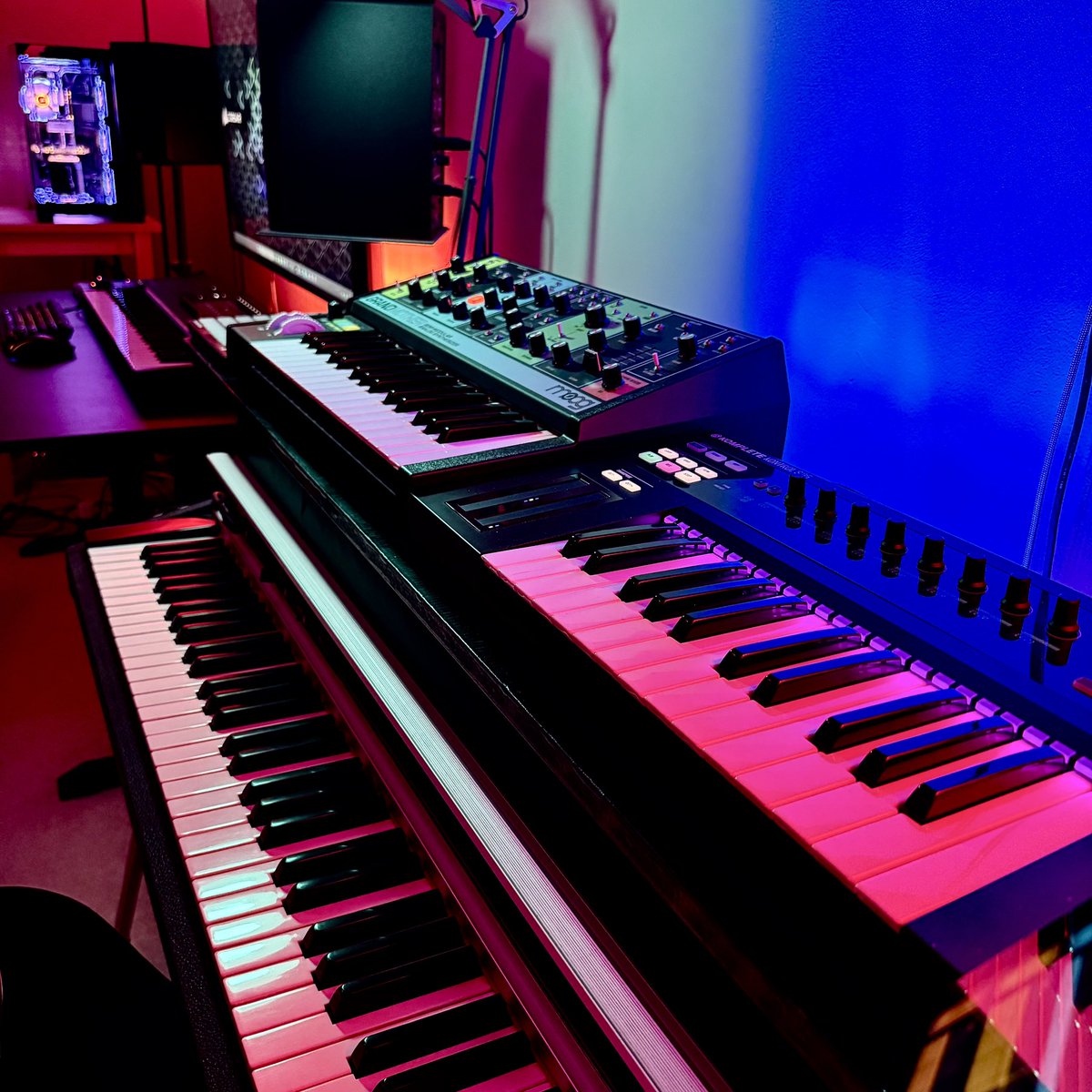 RheyneMusic's tweet image. Reassembling and testing some changes to the live looping rig. More to come soon… #ableton #livelooping