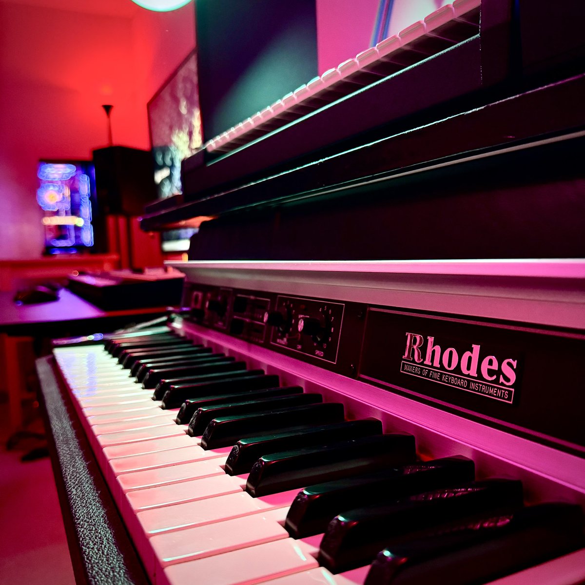 RheyneMusic's tweet image. Reassembling and testing some changes to the live looping rig. More to come soon… #ableton #livelooping