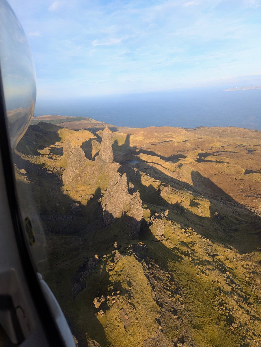 sharmanator951's tweet photo. Old man of Storr, Skye basking in the sun today #Skye #OldManofStorr #R151 https://t.co/Qp4tfAoewz