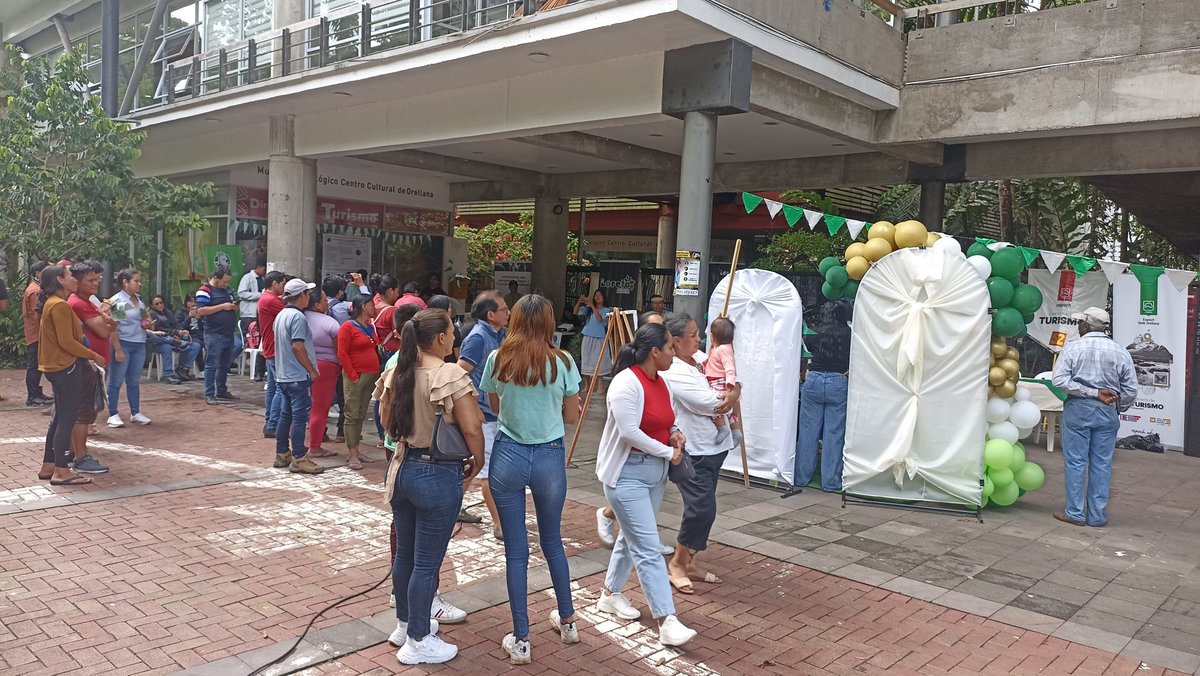 mintur_zonal2's tweet photo. En la Feria Turística "Vive Turismo", organizada por la @EspochRio sede Orellana, los estudiantes presentaron sus proyectos de innovación en torno a la cadena de valor del sector turístico. Se destacó elementos como chocolate y artesanías locales.

#ElNuevoEcuador https://t.co/gXFq6KKjzI