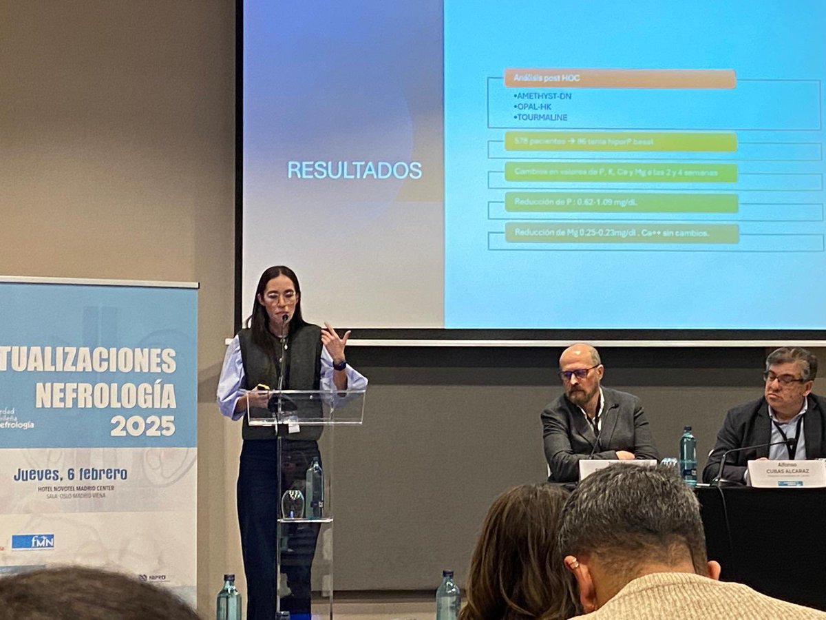 Nuestra quería Dra. Hernández dando una interesante charla sobre complicaciones en enfermedad renal crónica. #Actualizaciones25 <a href="/SOMANEorg/">Sociedad Madrileña de Nefrología (SOMANE)</a>