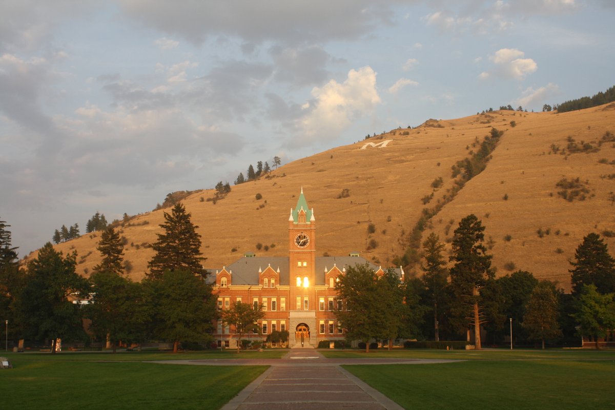 StephenGarone's tweet image. The striking #University of #Montana-#Missoula is one of most beautiful #college campuses. Discover more at stephentravels.com/top5/college-c… 🇺🇸🎓