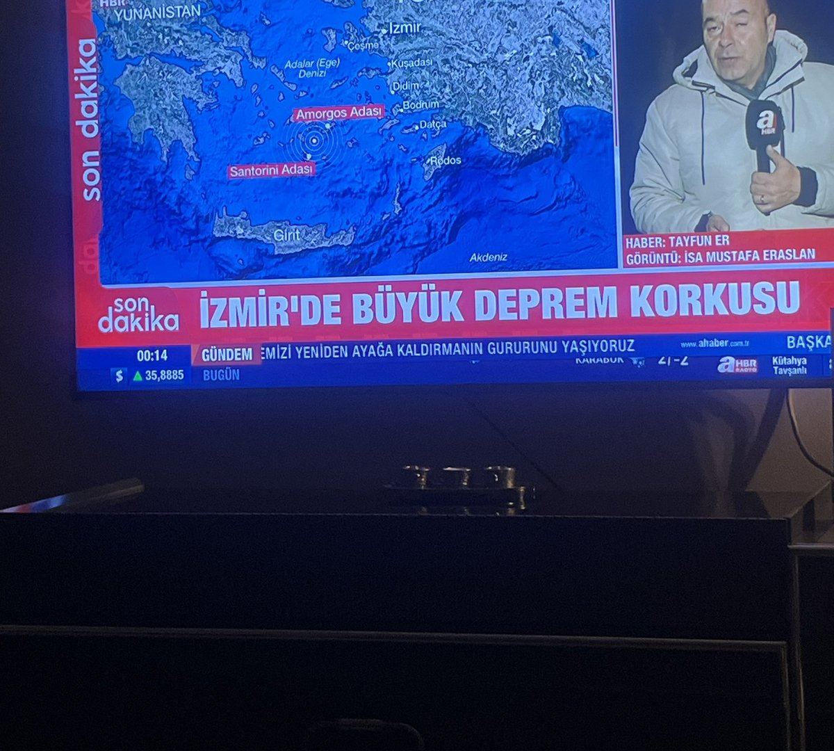 FulYannusOyaNus's tweet photo. Sanırım sadece izmir dekiler korkuyor 🥺#santoroni  #EgeDenizi https://t.co/3xvlaiFYaG