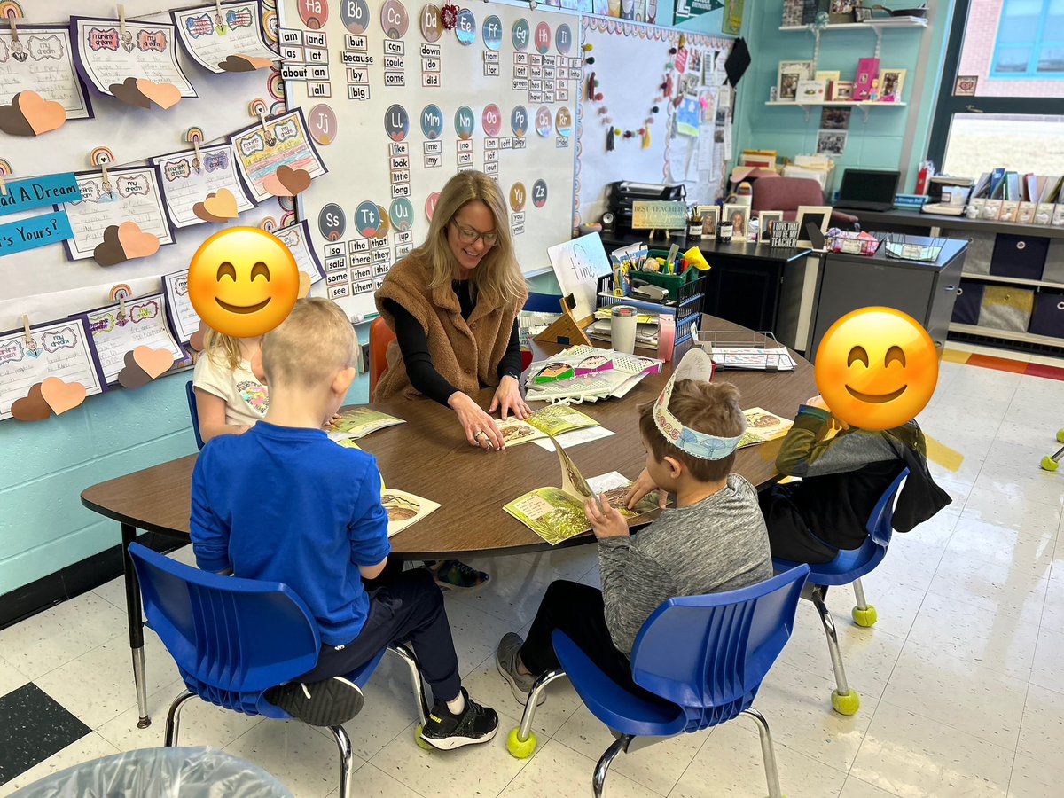 GuliDanielle's tweet image. Guided reading in
action @DickersonSchool Mrs. Gambuti meets the needs of all her readers. @FountasPinnell #wearechesternj @WeAreChesterNJ