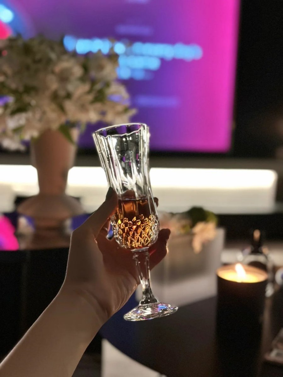 astadanoli's tweet photo. End the night with music and drinks🎵🥂 https://t.co/PlKBC3Ah4R