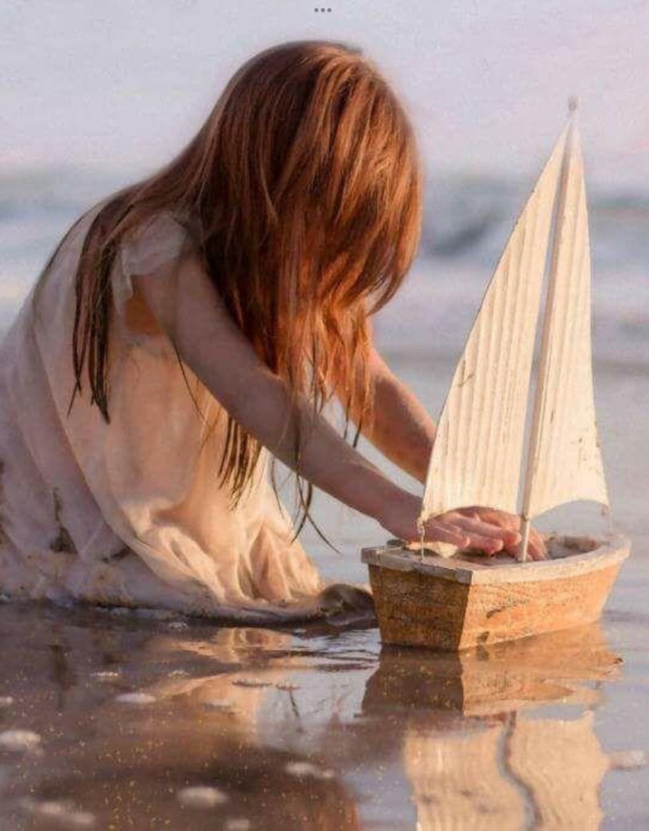 #أنا البعيده التي عَبرت حدودكَ 
      و أنتَ المستحيل الذى سكن قلبى

،
،