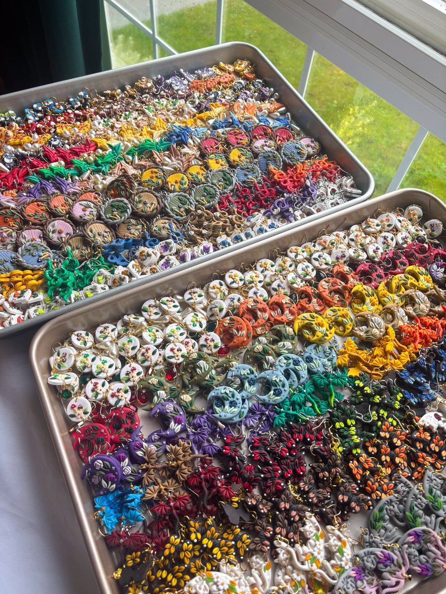 aimee makes earrings • tweet media